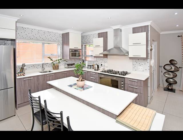 6 BEDROOM HOUSE FOR SALE IN CROWN NORTH